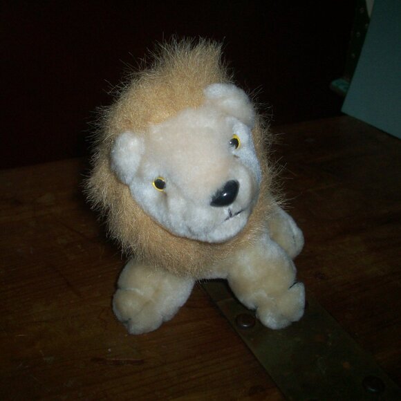 Vintage Wildlife Artist Lion Small of the Wild Realistic Plush Animal Toy - Picture 1 of 6